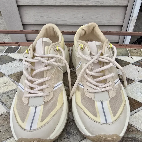 Stylish Beige Women's Sneakers - Picture 2 of 4